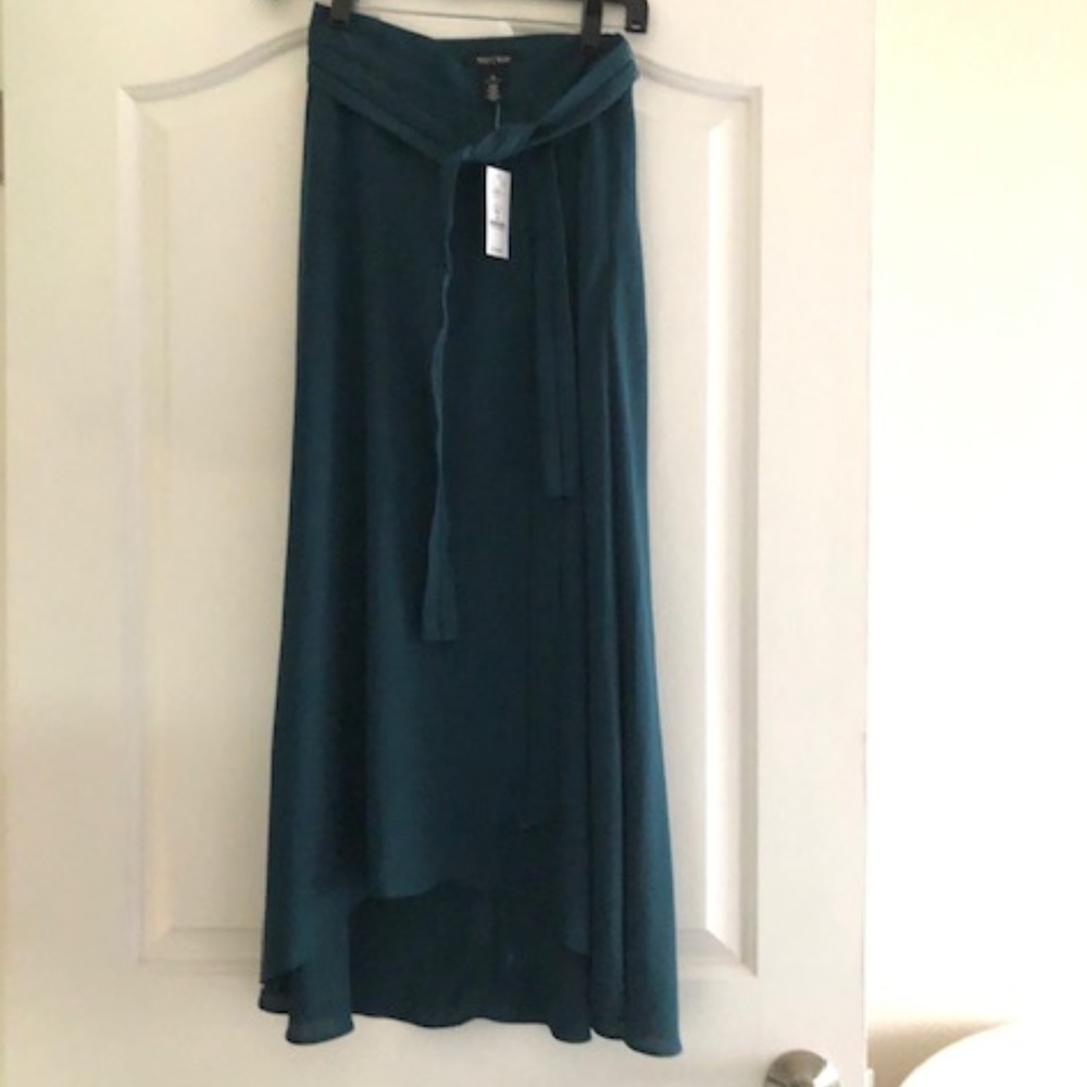 NEW White House Black Market Green Skirt - 00